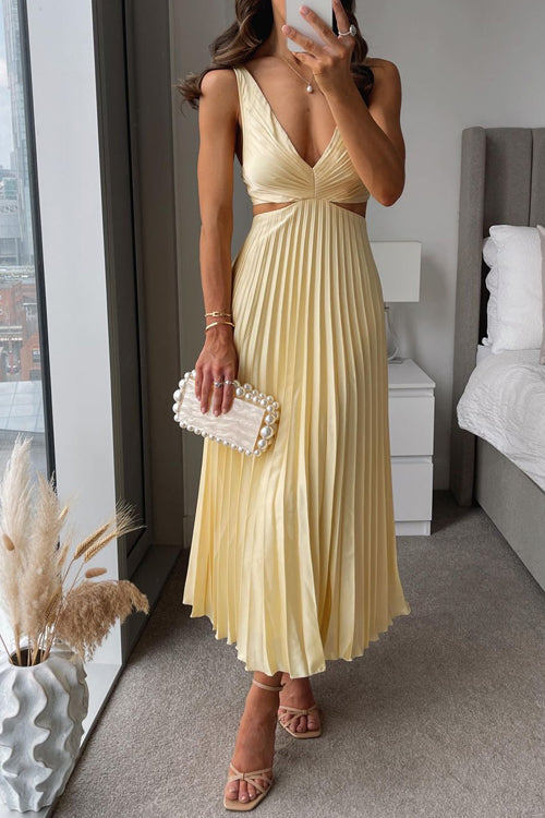 Stylish Maxi Dress for Women | Flattering Cut-Out Waist & Elegant Pleated Skirt