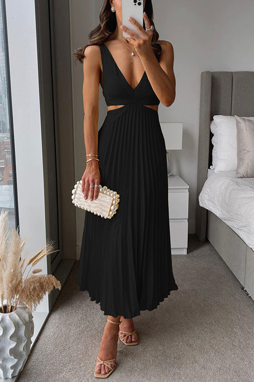 Stylish Maxi Dress for Women | Flattering Cut-Out Waist & Elegant Pleated Skirt