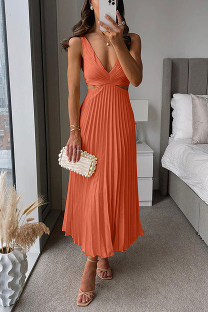 Stylish Maxi Dress for Women | Flattering Cut-Out Waist & Elegant Pleated Skirt