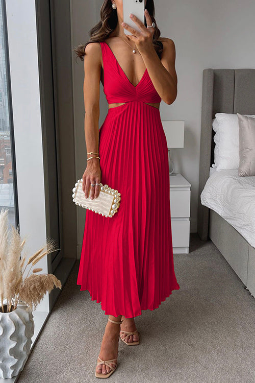 Stylish Maxi Dress for Women | Flattering Cut-Out Waist & Elegant Pleated Skirt